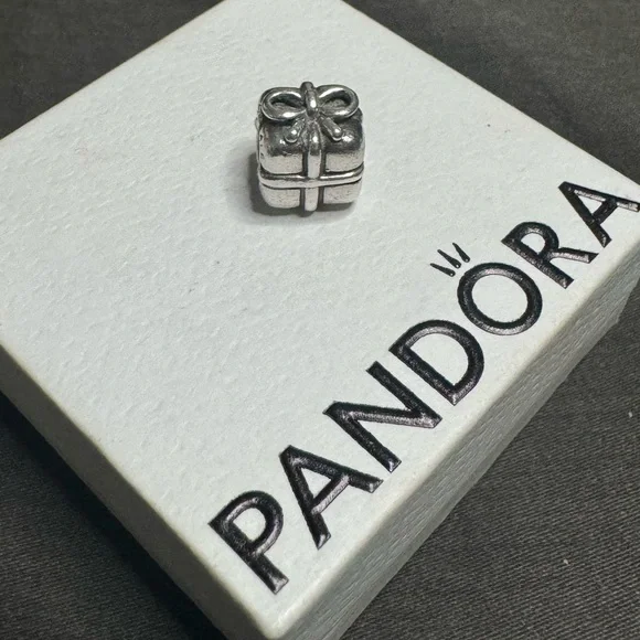Authentic Pandora Present Charm - Picture 2 of 4